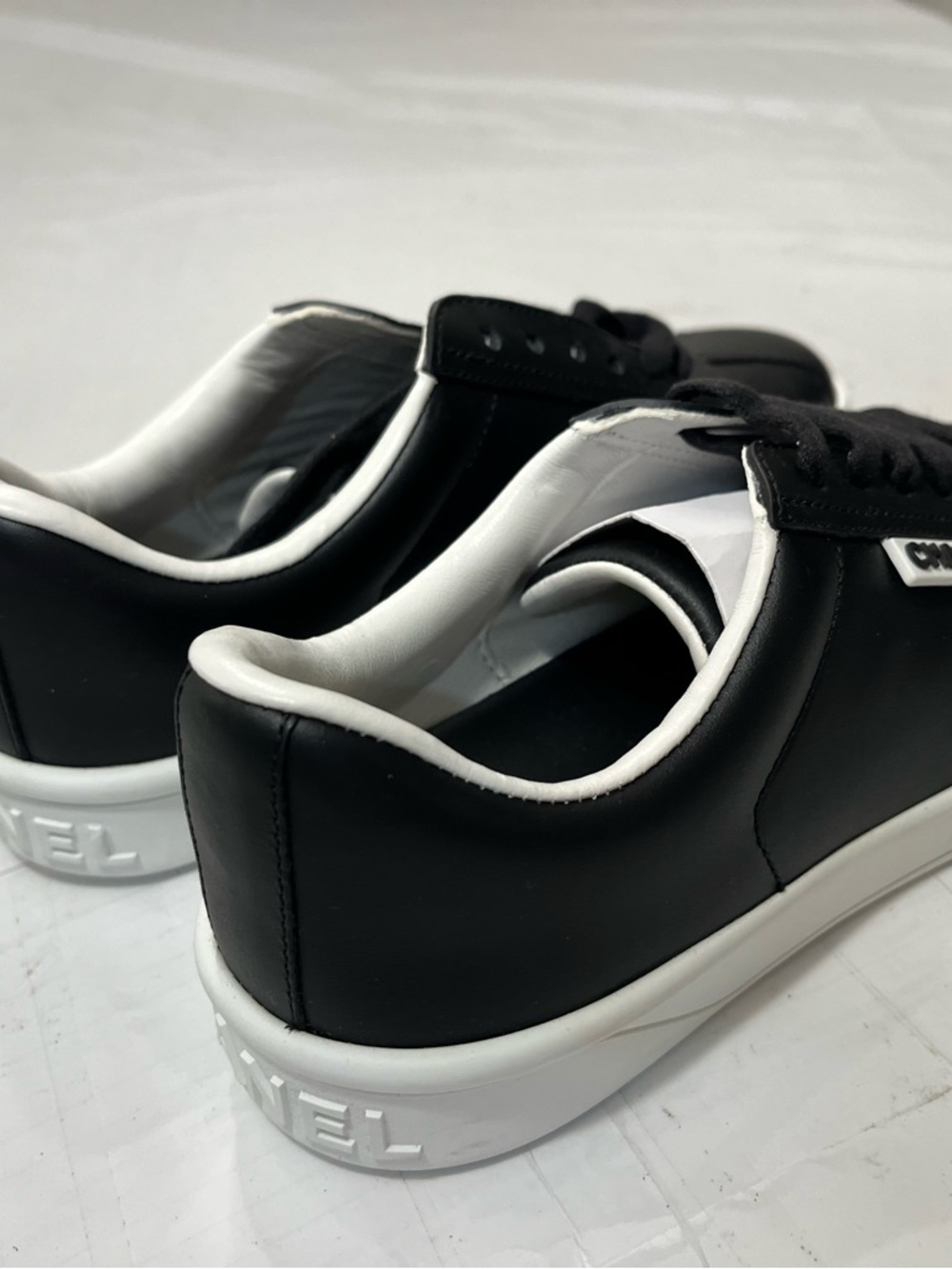 CHANEL Black and White women's Leather Sneakers - Picture 3 of 10
